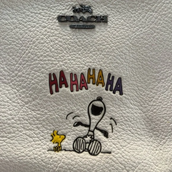 Authentic Coach White Leather Wristlet with Snoopy Graphic - Picture 3 of 5